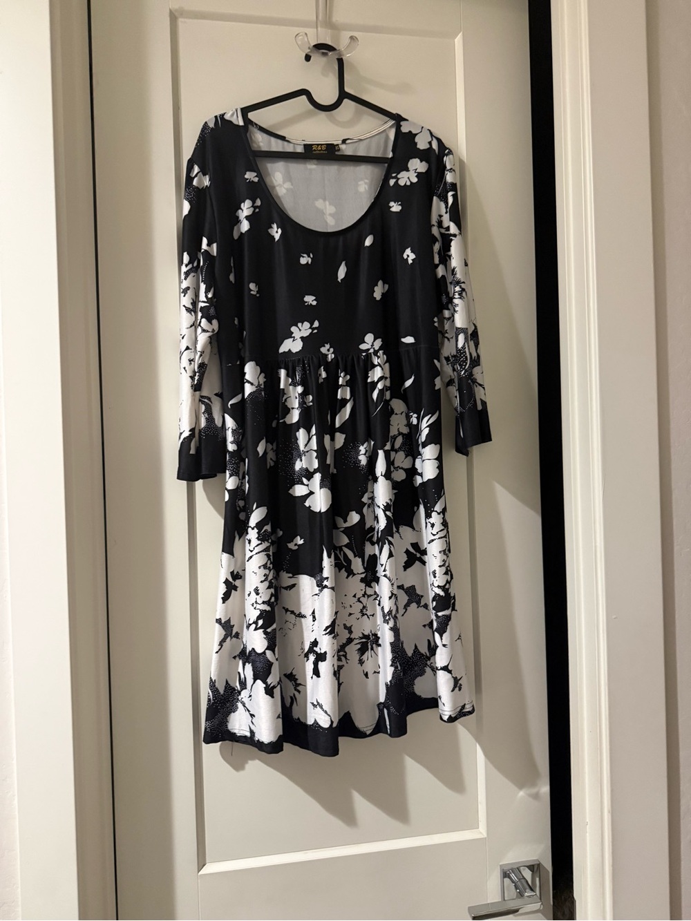 Black & White Floral Scoop-Neck Midi Dress